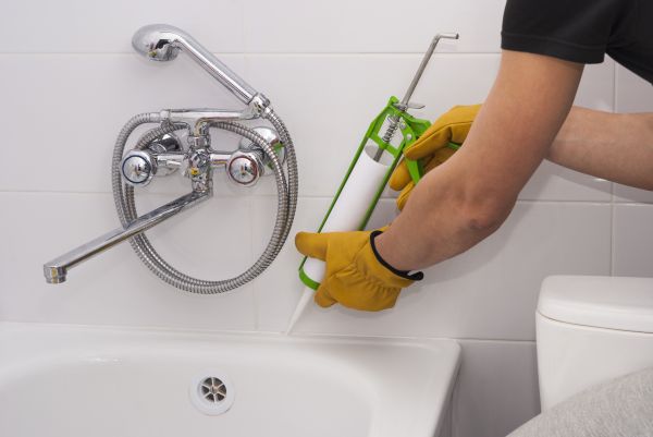 Bathtub Caulking in Torrance